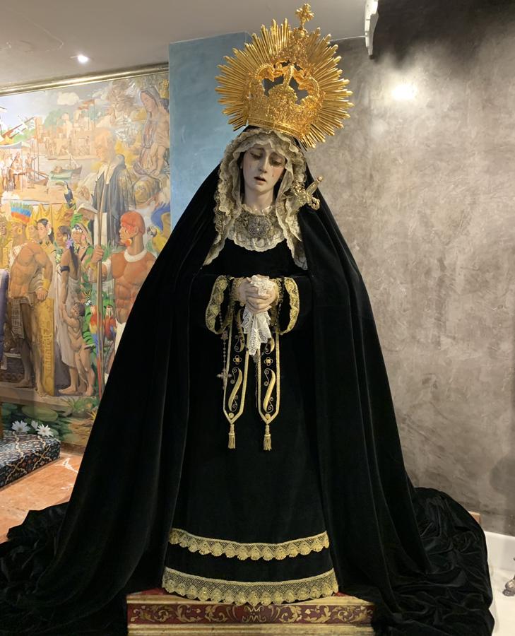 La Virgen, de luto, en el mes de noviembre