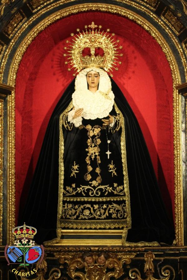 La Virgen, de luto, en el mes de noviembre