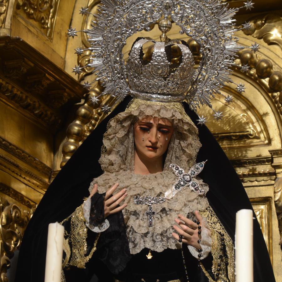 La Virgen, de luto, para el mes de noviembre