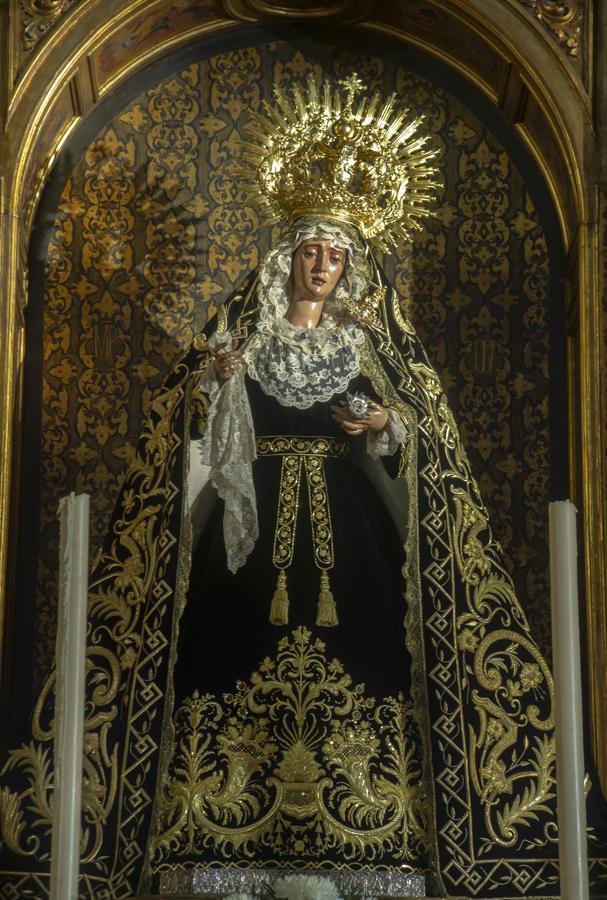 La Virgen, de luto, para el mes de noviembre