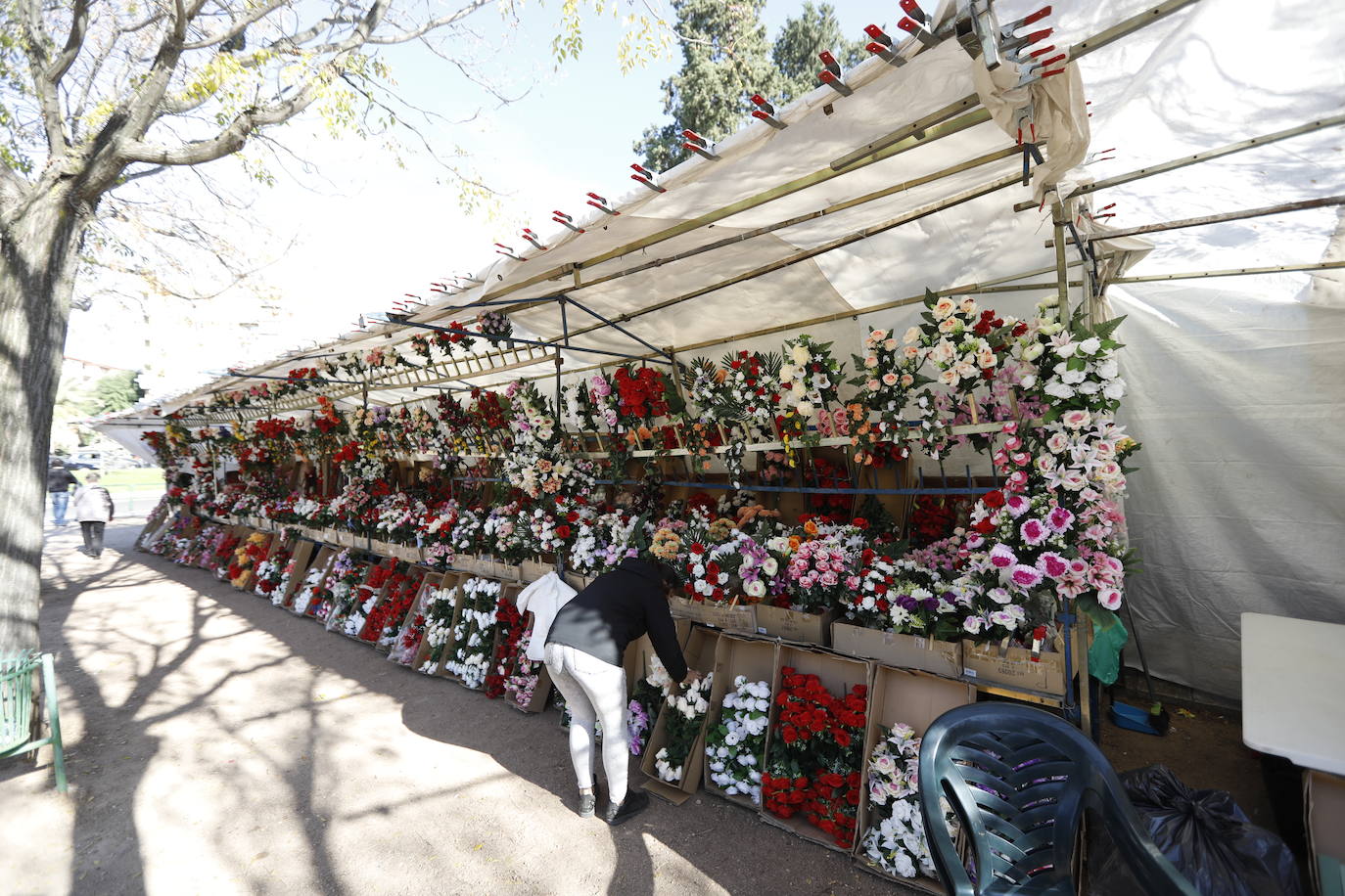 En imágenes, la visita a los cementerios el Día de Todos los Santos en Córdoba