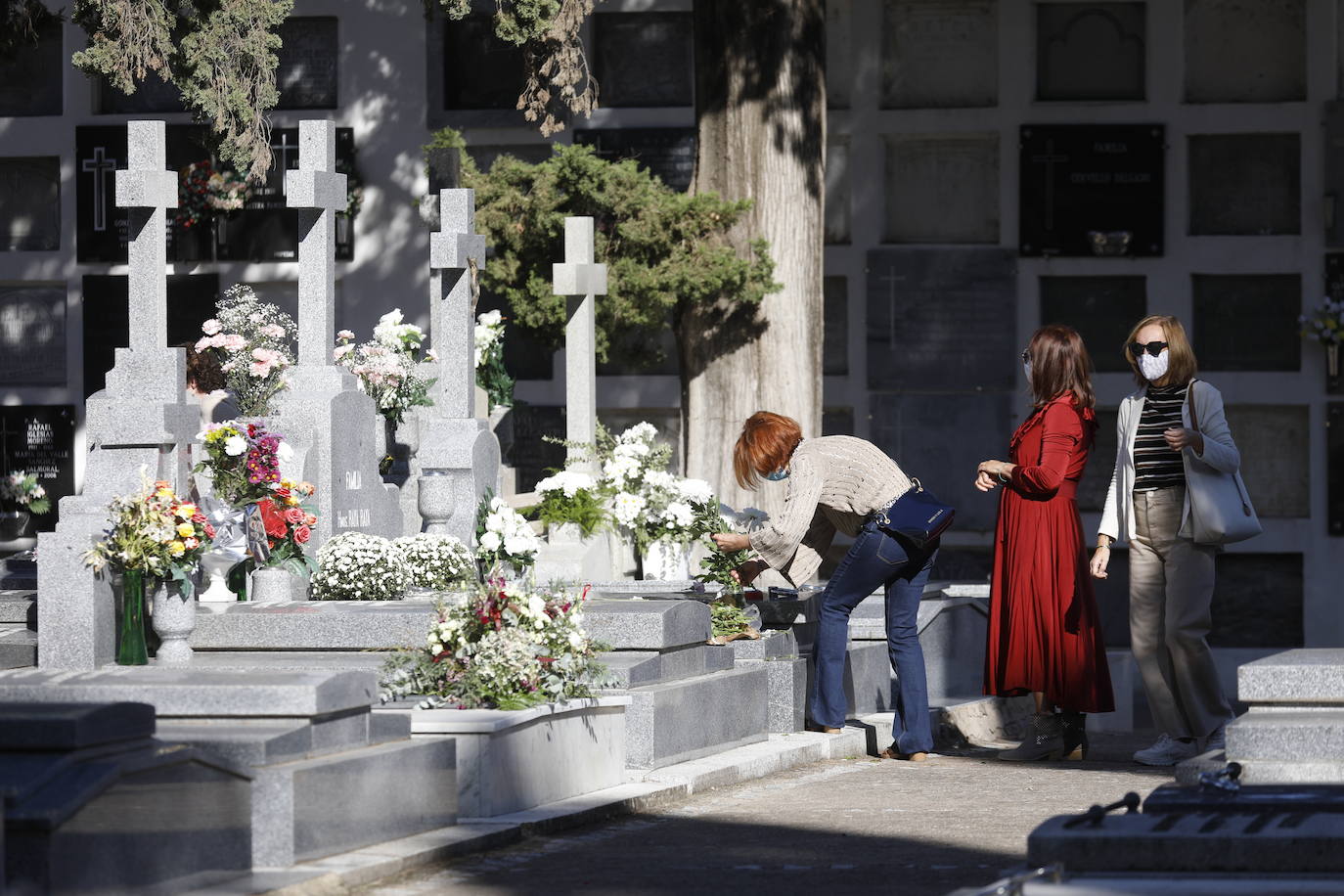 En imágenes, la visita a los cementerios el Día de Todos los Santos en Córdoba