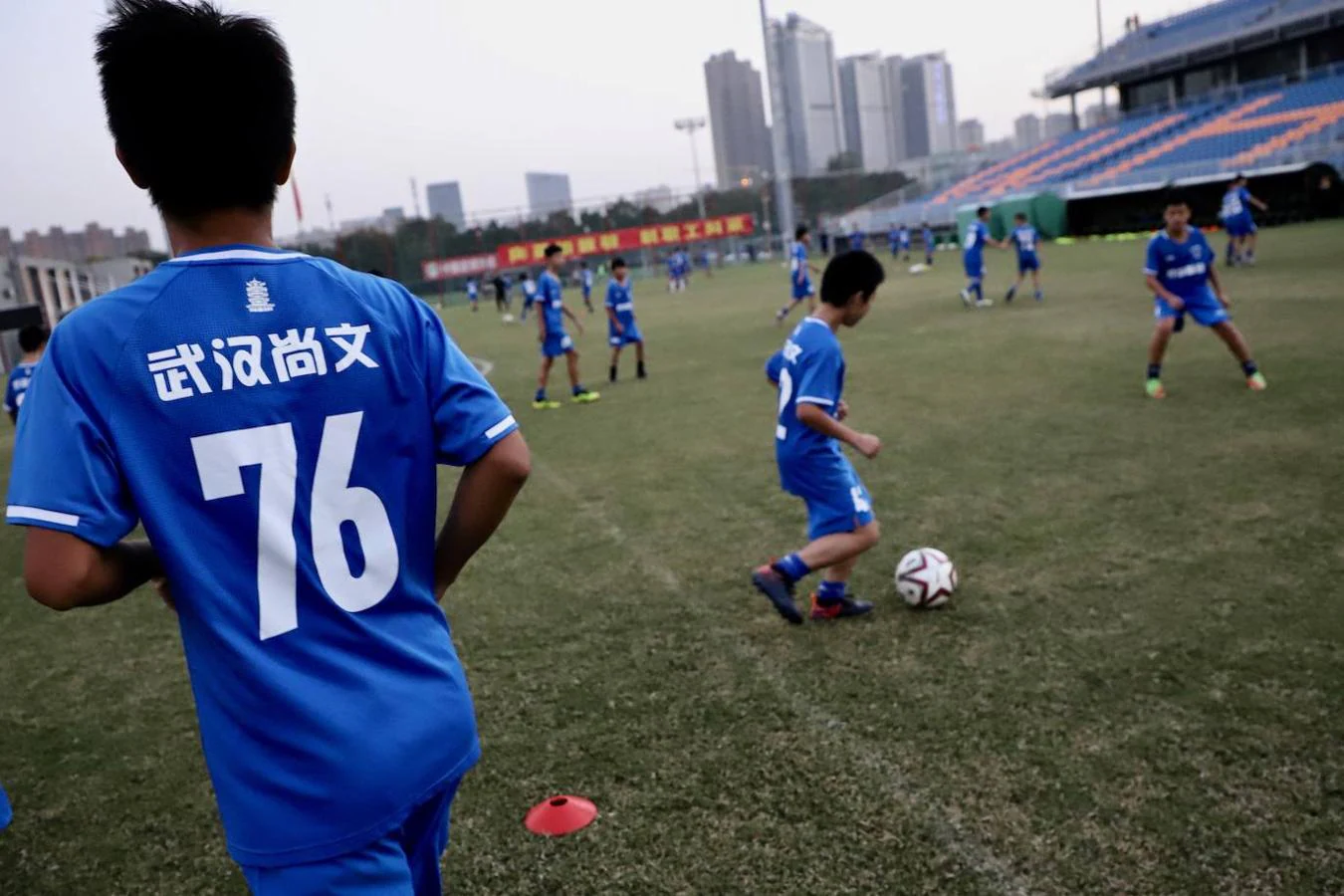Como se aprecia entre los niños de Wuhan, el fútbol base vive un momento de eclosión en China. 