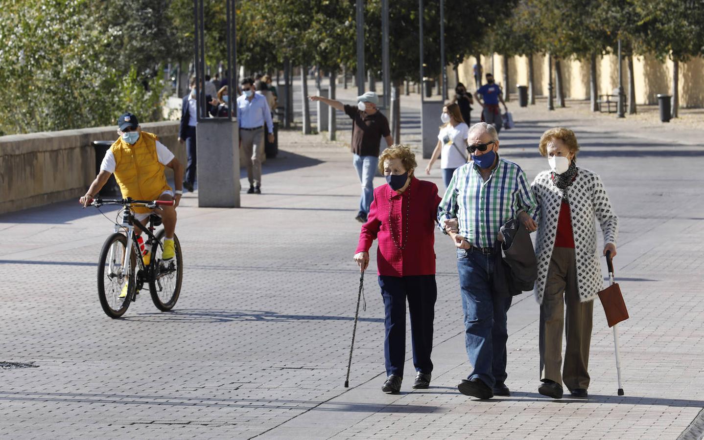 El poco ambiente de Córdoba en el puente de Todos los Santos, en imágenes