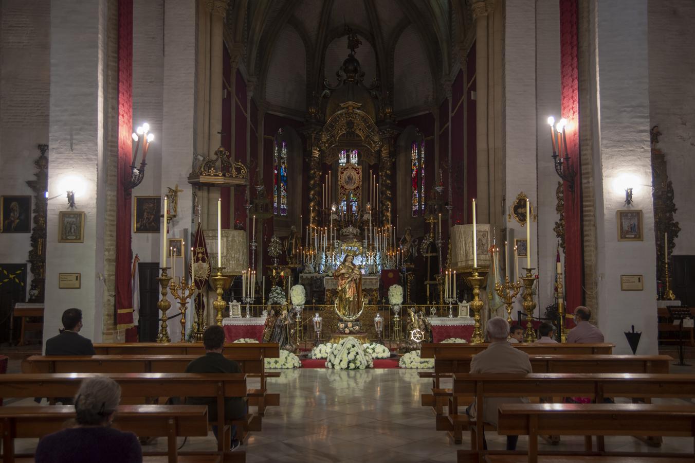 Veneración de la Reina de Todos los Santos