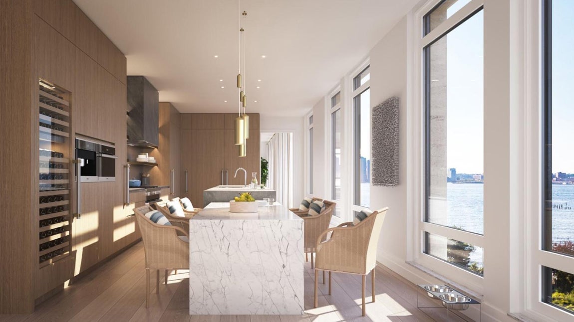 Nueva York - Las mansiones de Lewis Hamilton. Entre otras comodidades incluye un gimnasio completamente equipado, piscina, cancha de squash, sala de cine y bodega.