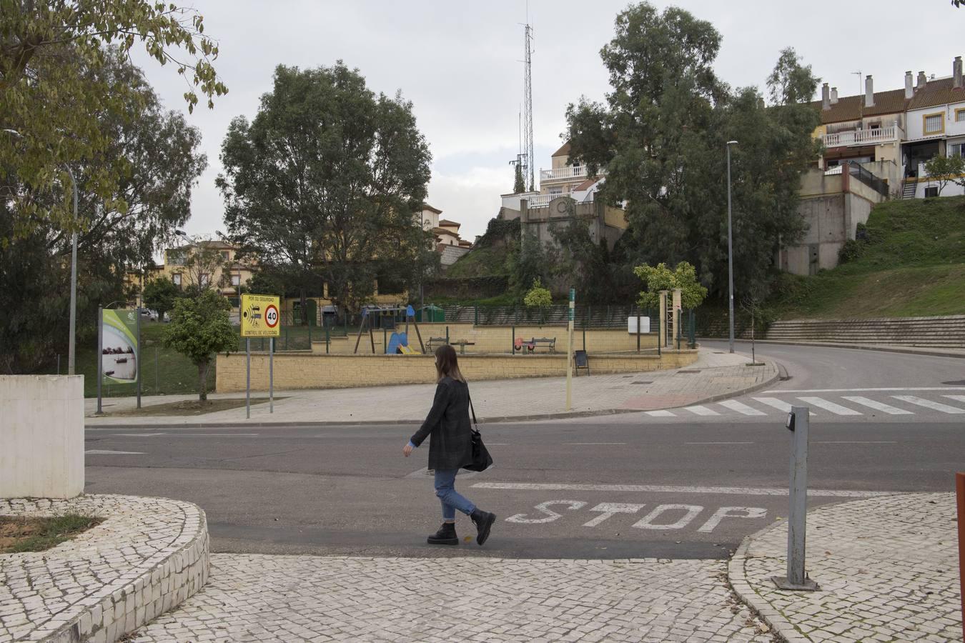 En imágenes, pueblos de Sevilla separados por una calle