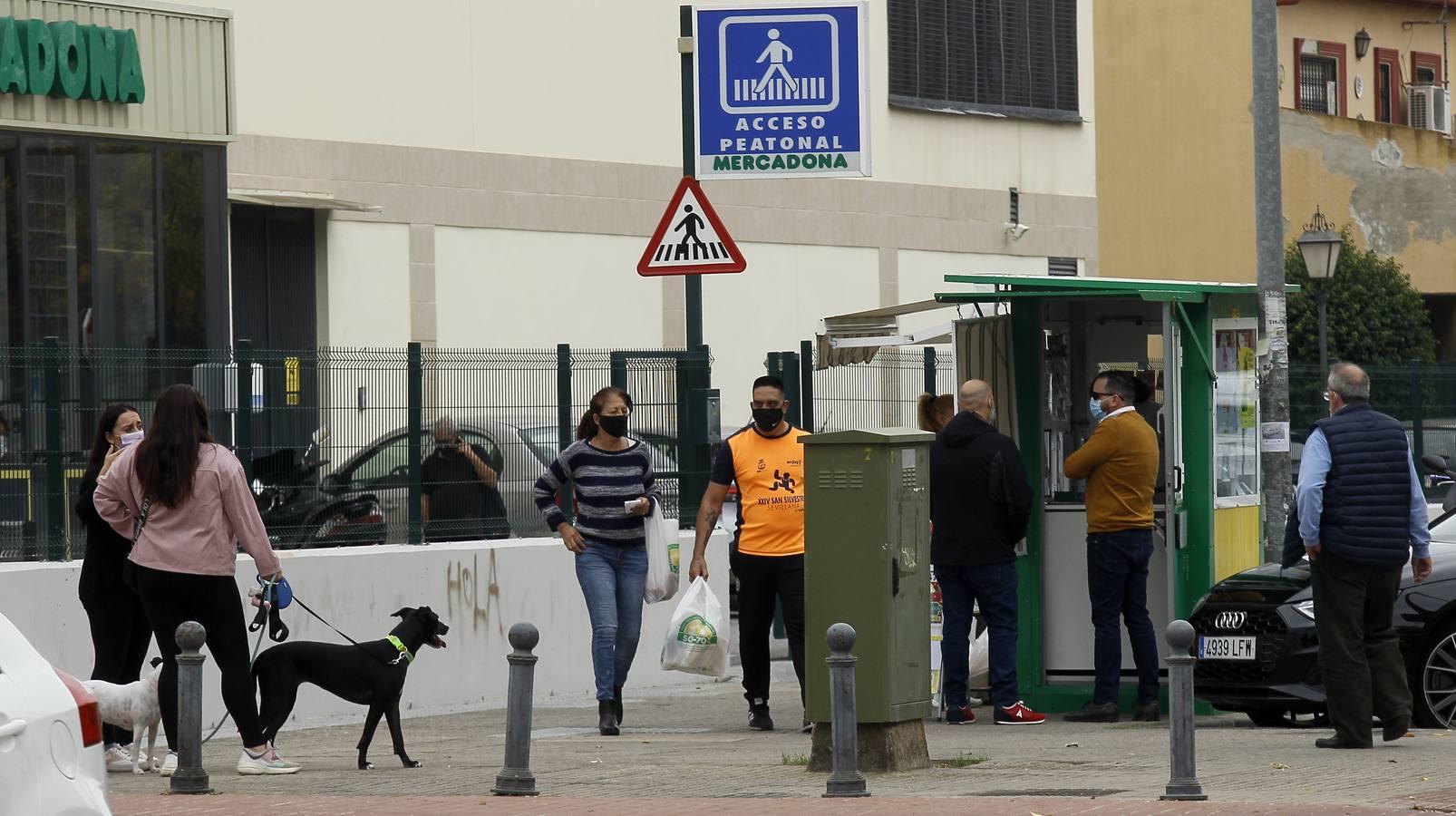 En imágenes, pueblos de Sevilla separados por una calle