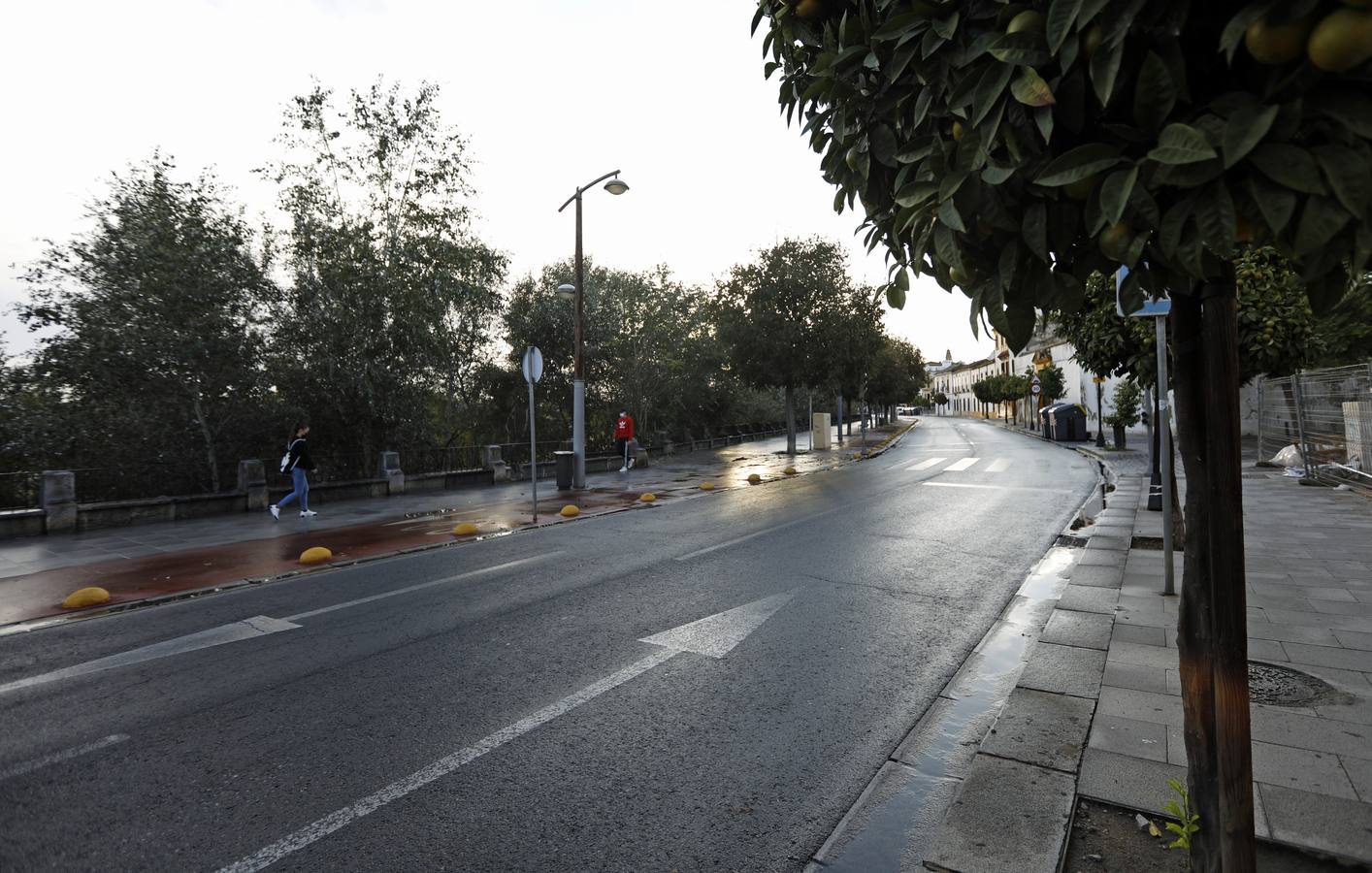 Córdoba desértica a última hora de la tarde, en imágenes