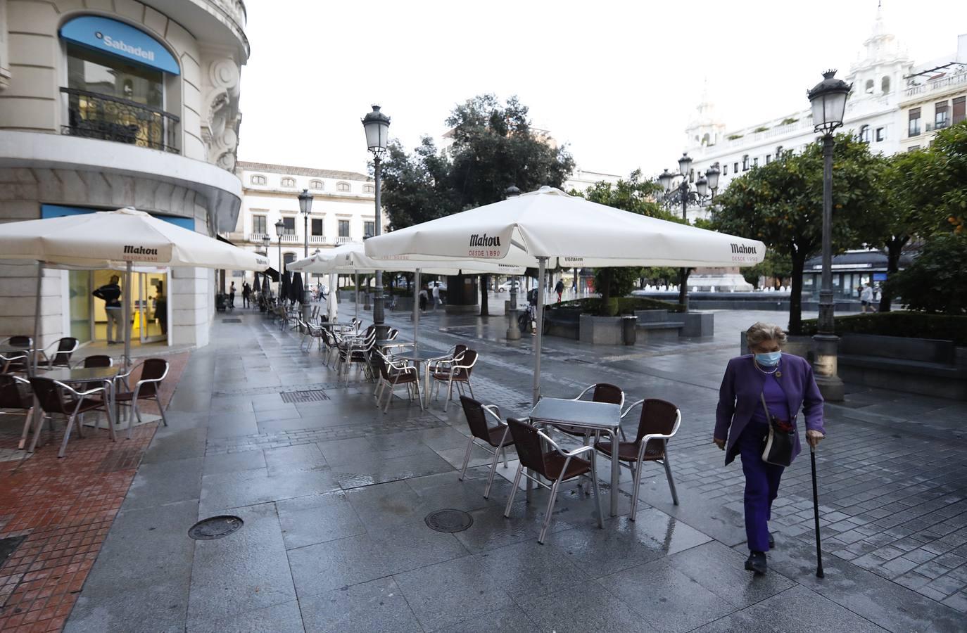 Córdoba desértica a última hora de la tarde, en imágenes