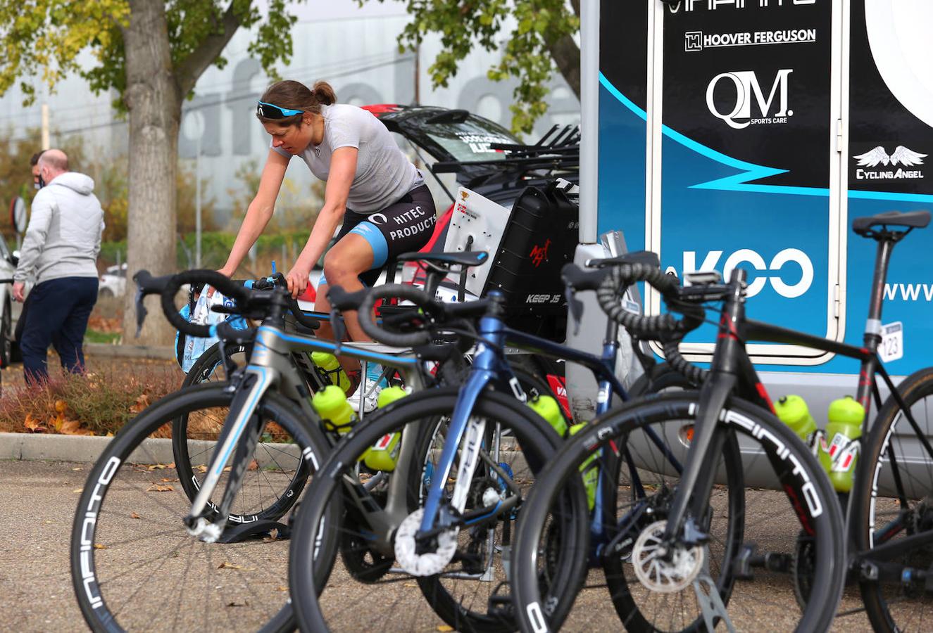 La salida de la Vuelta Ciclista Femenina a España, en imágenes