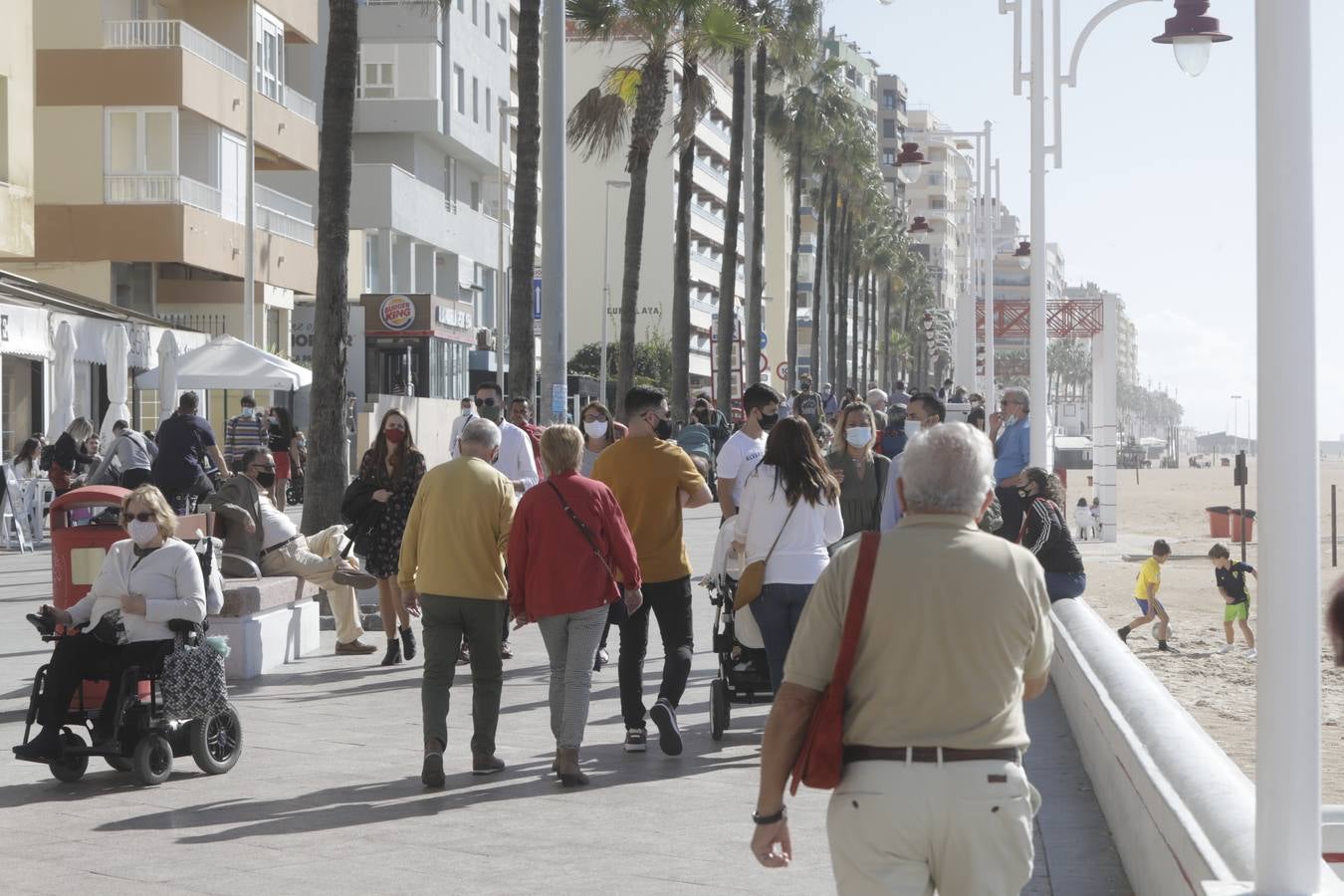 Ambiente en Cádiz el dia antes de las nuevas restricciones por la pandemia