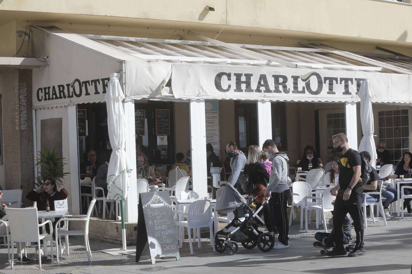 Ambiente en Cádiz el dia antes de las nuevas restricciones por la pandemia