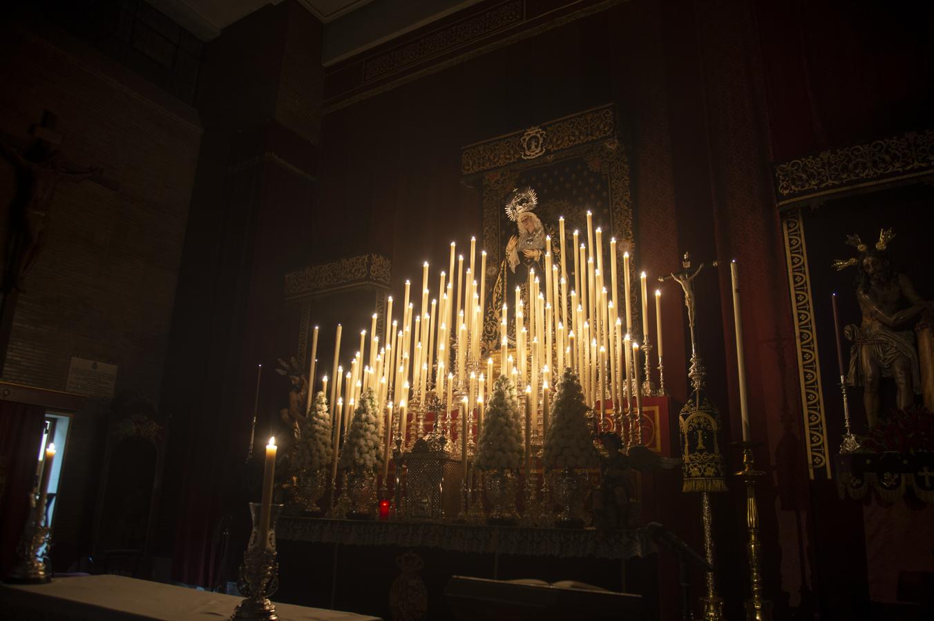 La Virgen de la Victoria de las Cigarreras, a la luz de las velas