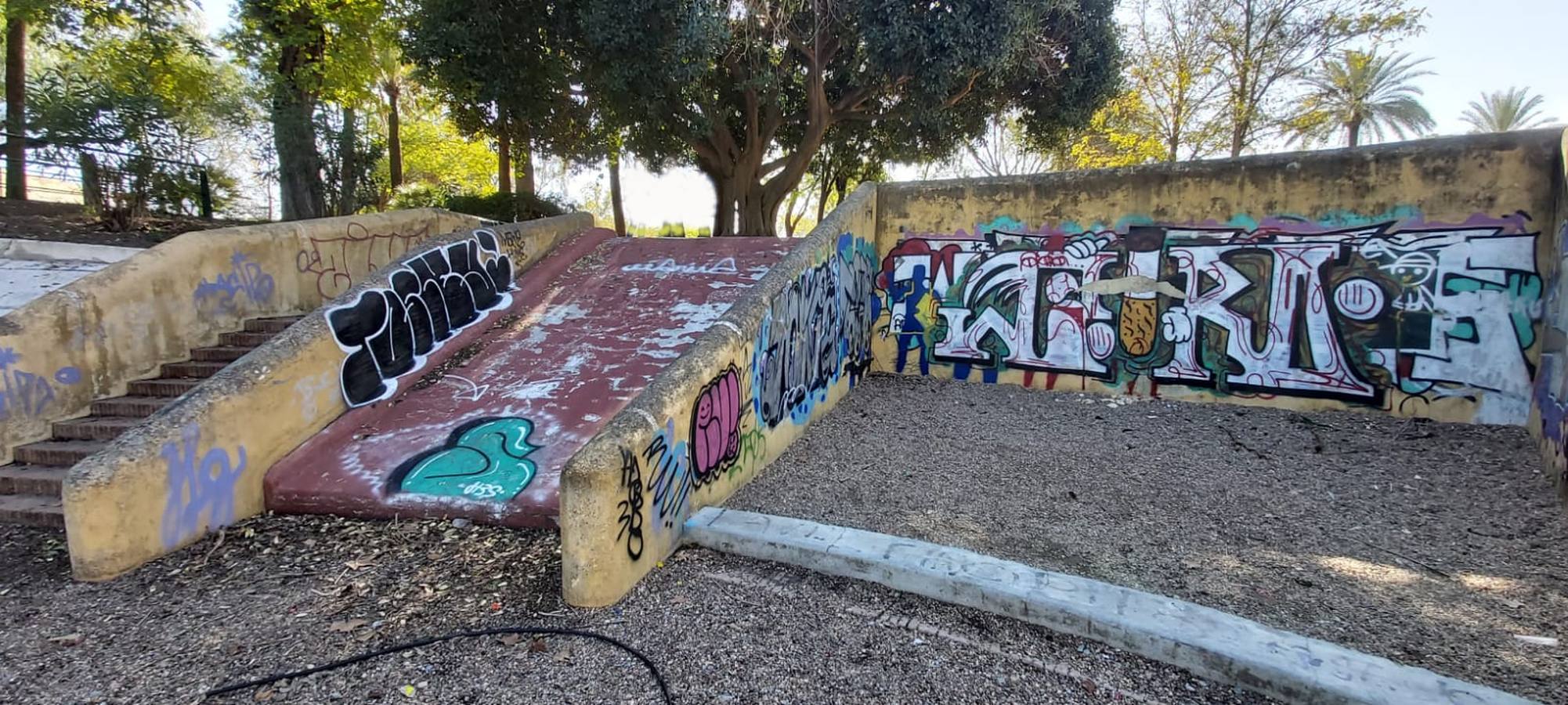 El mal estado del Jardín Americano de Sevilla