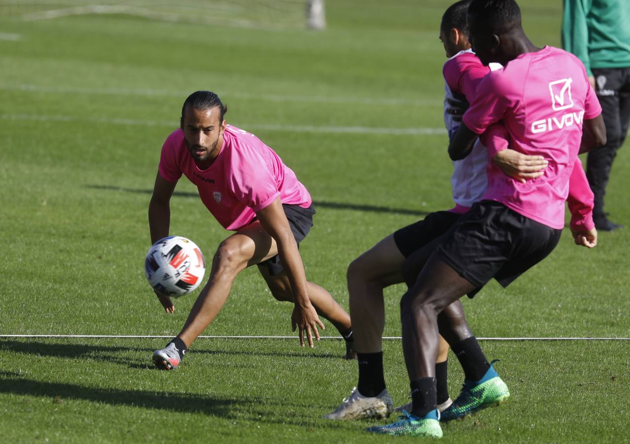 El entrenamiento del Córdoba CF sin De las Cuevas y Piovaccari, en imágenes