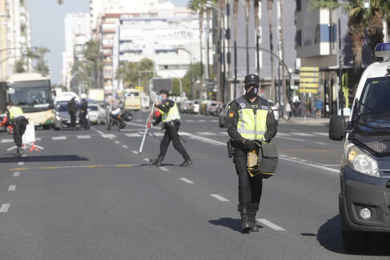 FOTOS: Controles de tráfico en Cádiz para evitar desplazamientos innecesarios en pandemia