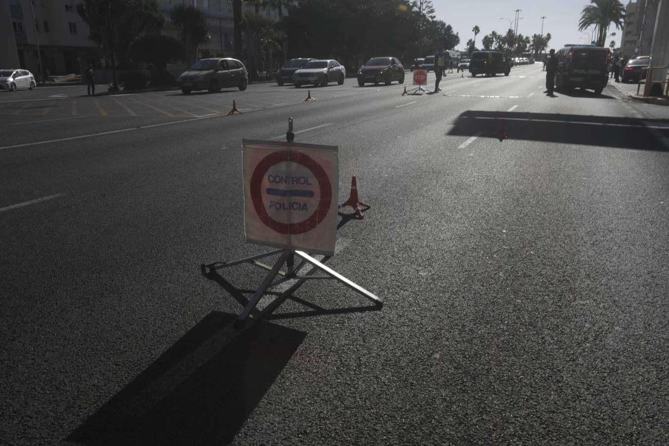 FOTOS: Controles de tráfico en Cádiz para evitar desplazamientos innecesarios en pandemia