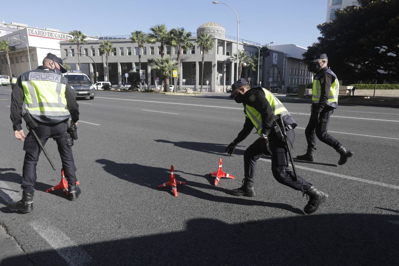 FOTOS: Controles de tráfico en Cádiz para evitar desplazamientos innecesarios en pandemia