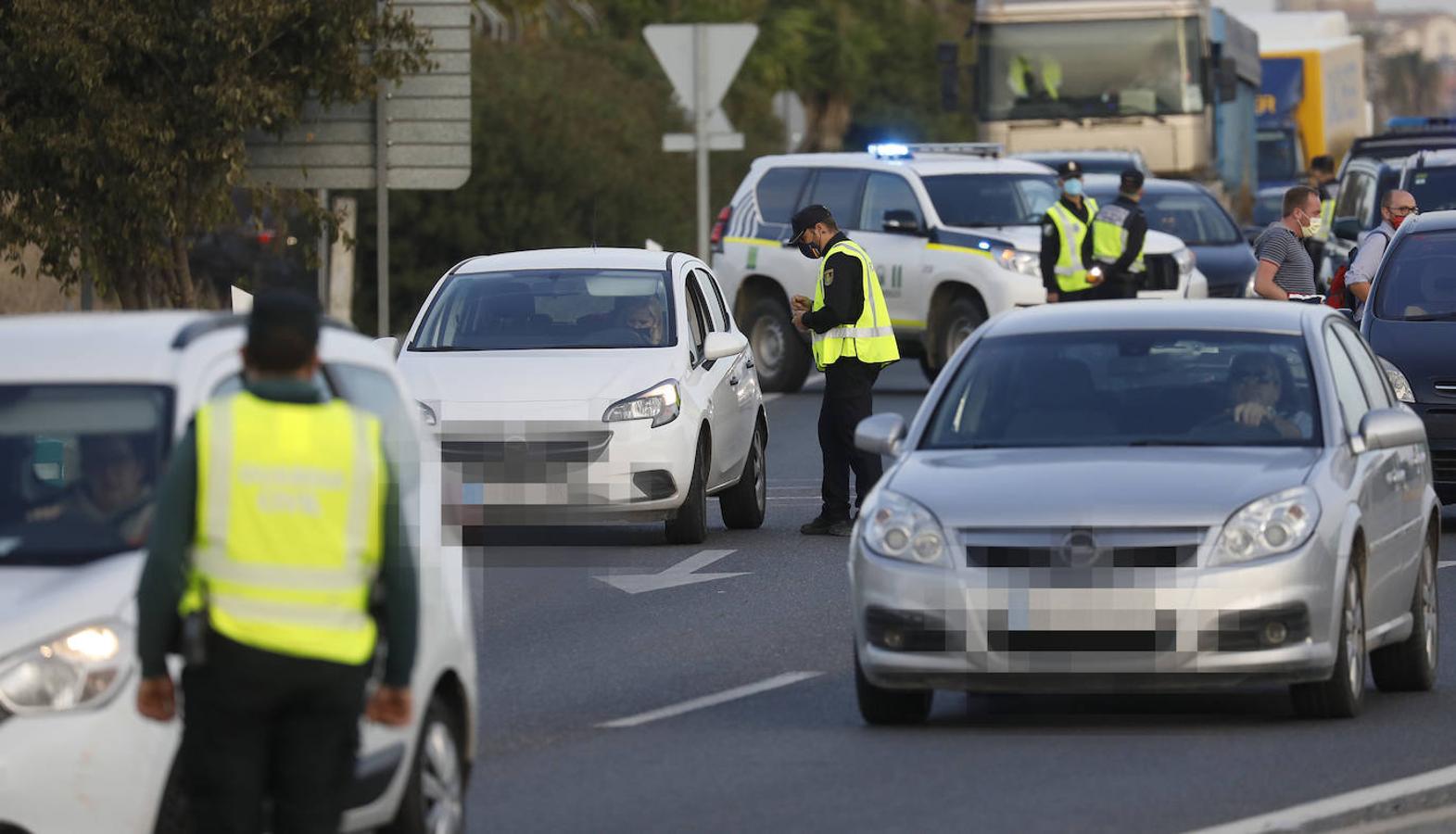 Los controles policiales en Córdoba por el confinamiento, en imágenes