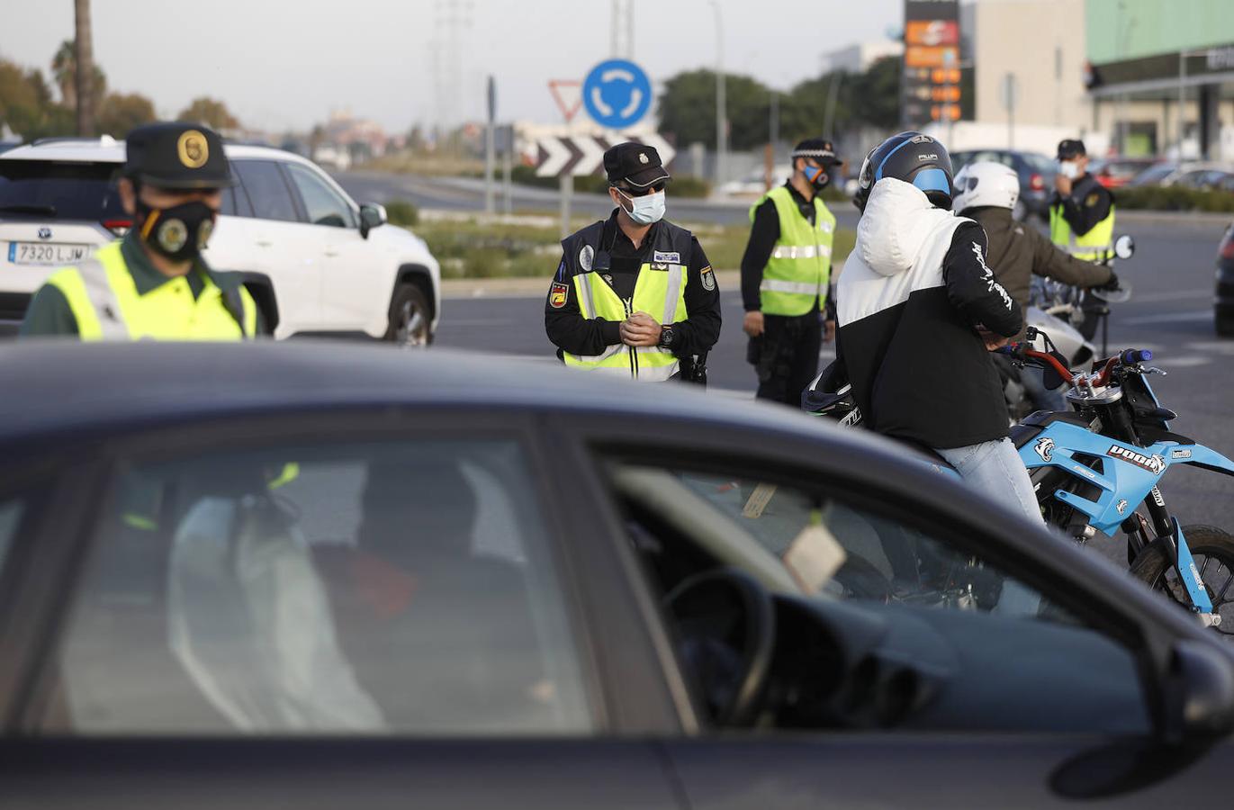 Los controles policiales en Córdoba por el confinamiento, en imágenes