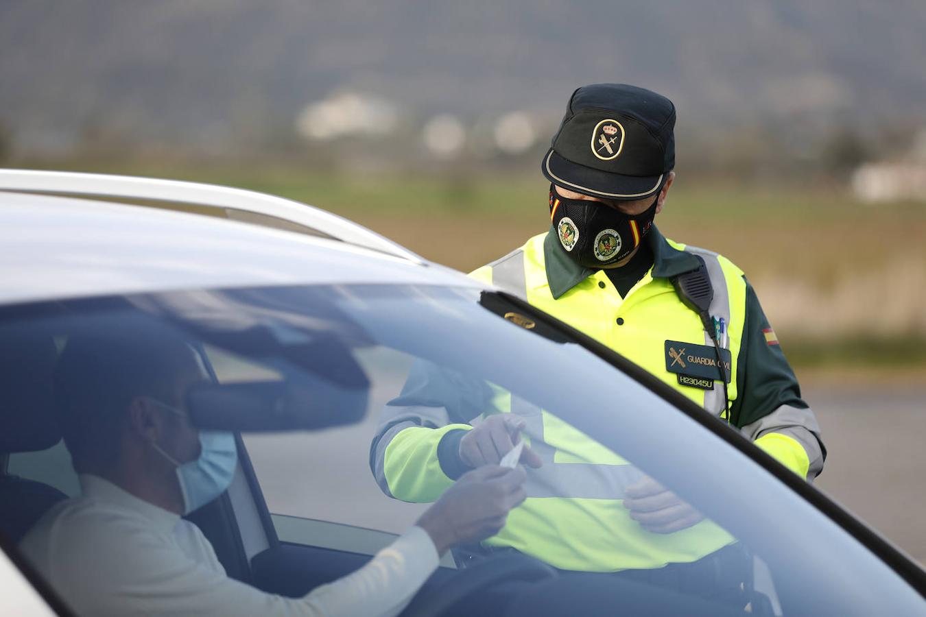 Los controles policiales en Córdoba por el confinamiento, en imágenes