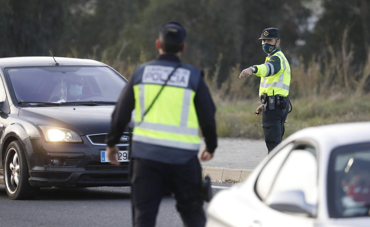 Los controles policiales en Córdoba por el confinamiento, en imágenes