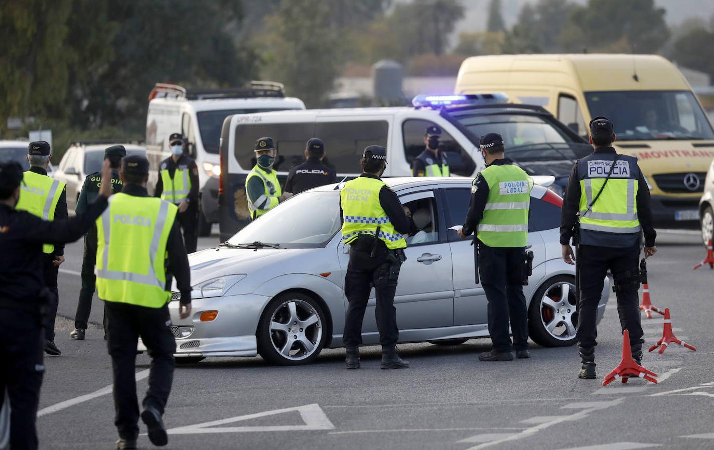 Los controles policiales en Córdoba por el confinamiento, en imágenes