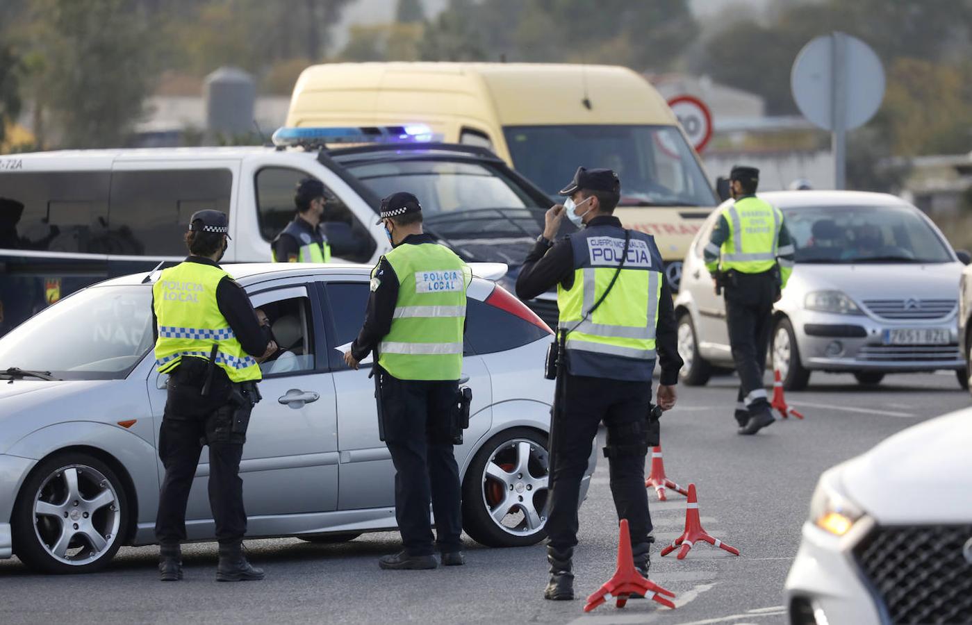 Los controles policiales en Córdoba por el confinamiento, en imágenes