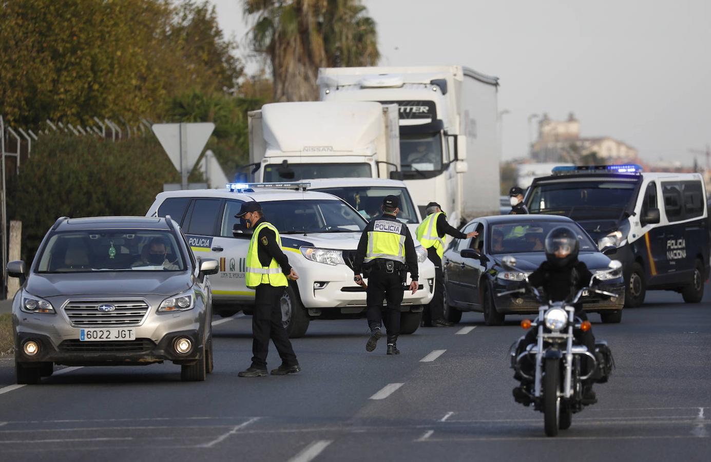 Los controles policiales en Córdoba por el confinamiento, en imágenes