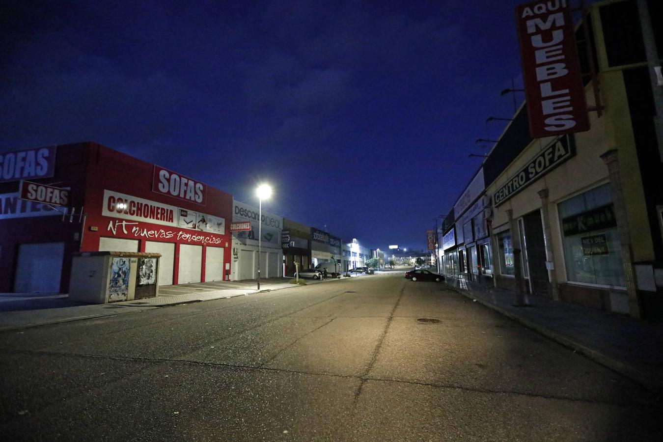 Los polígonos de Córdoba al atardecer y cesar la actividad, en imágenes