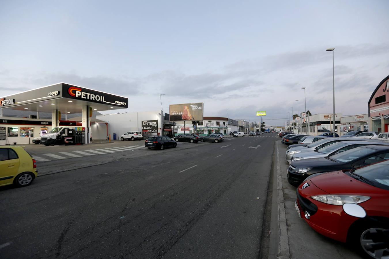 Los polígonos de Córdoba al atardecer y cesar la actividad, en imágenes