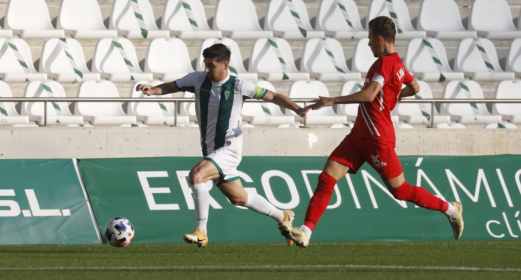 El tropiezo del Córdoba CF ante el Sevilla Atlético, en imágenes