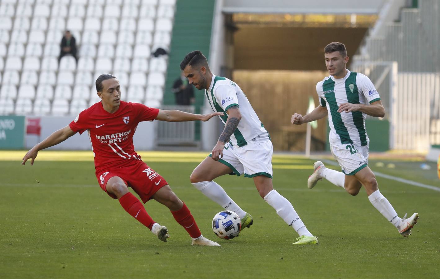 El tropiezo del Córdoba CF ante el Sevilla Atlético, en imágenes