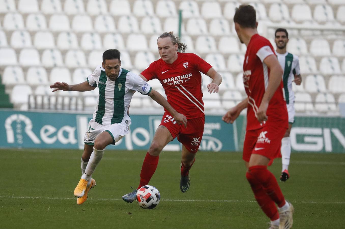 El tropiezo del Córdoba CF ante el Sevilla Atlético, en imágenes