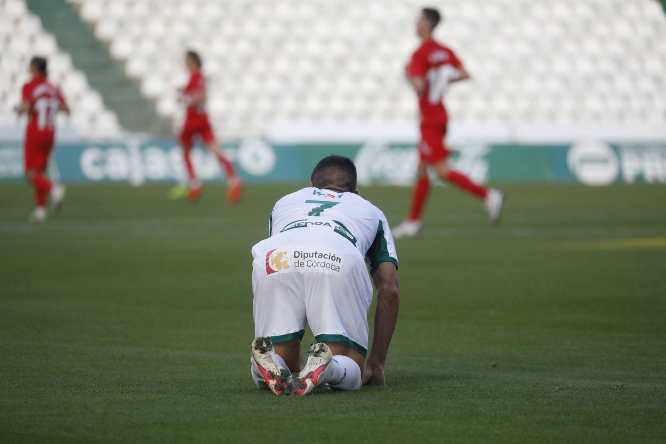 El tropiezo del Córdoba CF ante el Sevilla Atlético, en imágenes