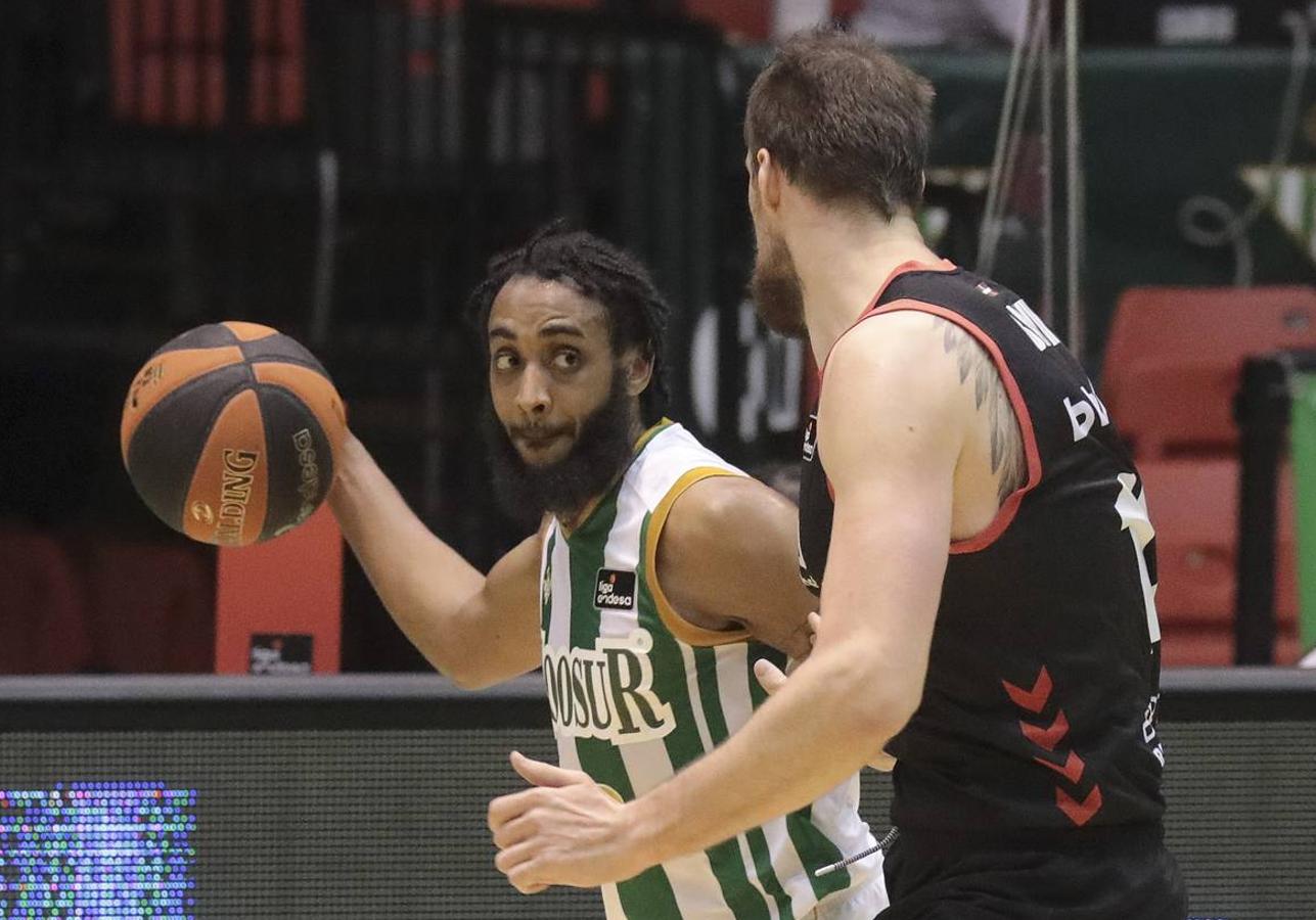 Las mejores imágenes del partido entre el Coosur Real Betis y el Bilbao Basket