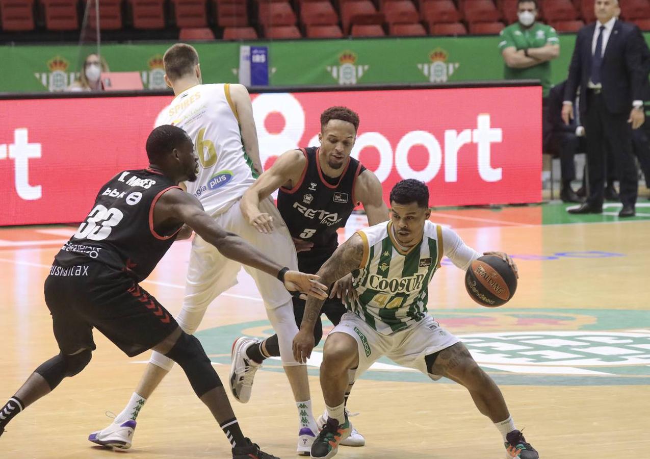 Las mejores imágenes del partido entre el Coosur Real Betis y el Bilbao Basket