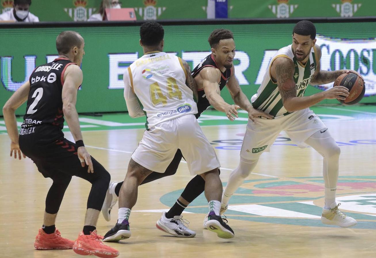 Las mejores imágenes del partido entre el Coosur Real Betis y el Bilbao Basket