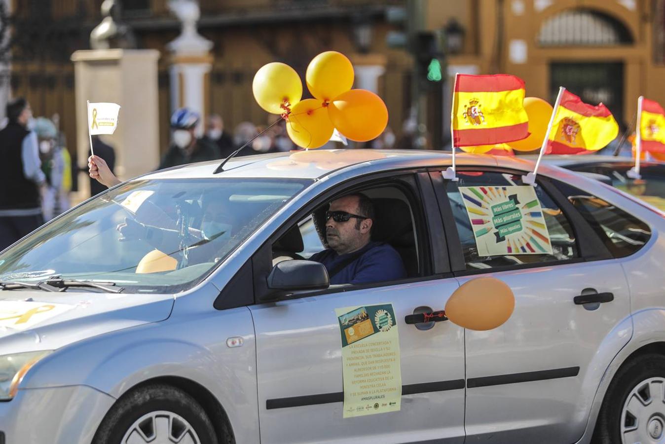 La protesta de la educación concertada de Sevilla por la Ley Celáa, en imágenes