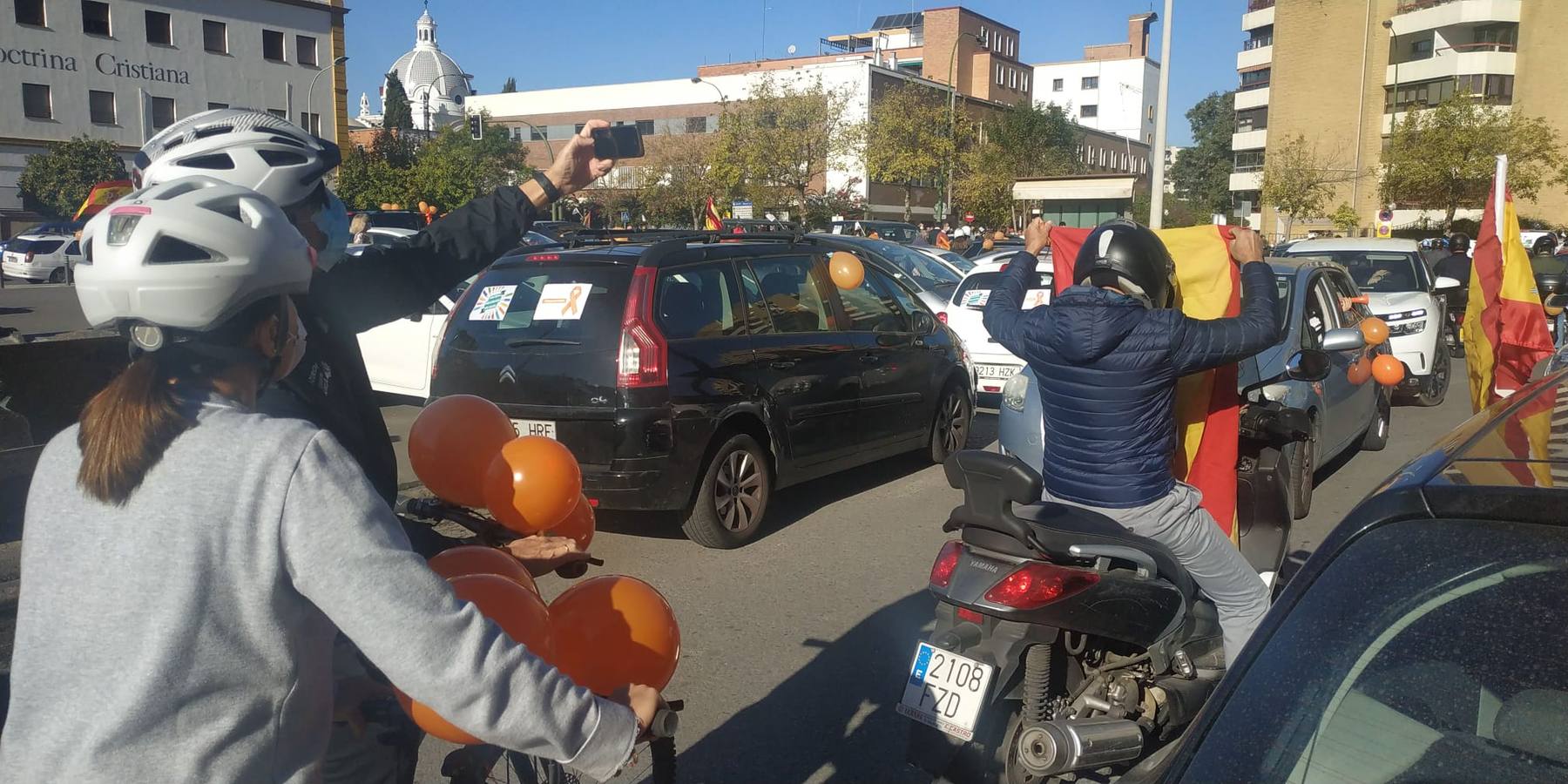 La protesta de la educación concertada de Sevilla por la Ley Celáa, en imágenes