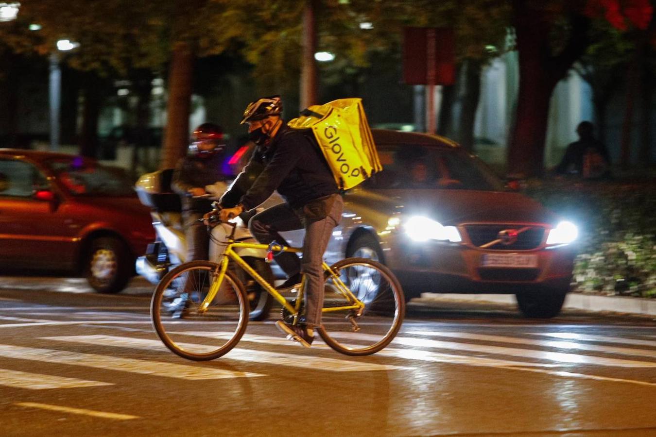 El trabajo de los repartidores en Córdoba, en imágenes