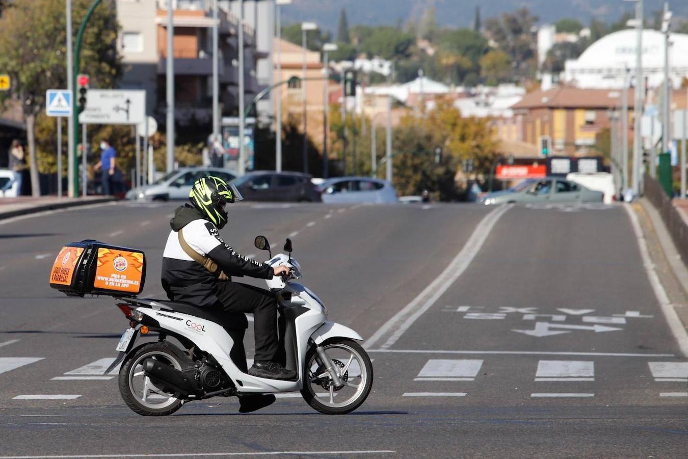 El trabajo de los repartidores en Córdoba, en imágenes