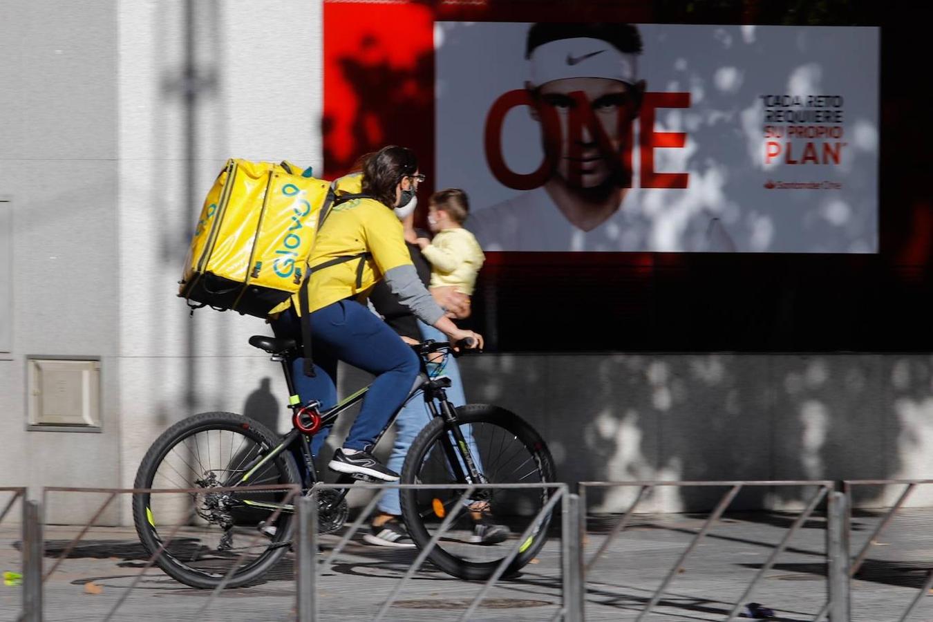 El trabajo de los repartidores en Córdoba, en imágenes