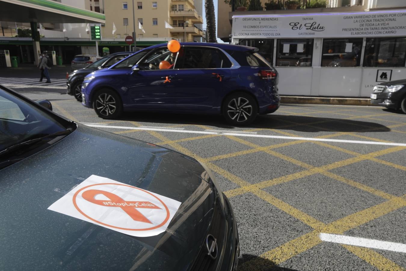 Caravana de vehículos en Cádiz contra «la ley Celaá»