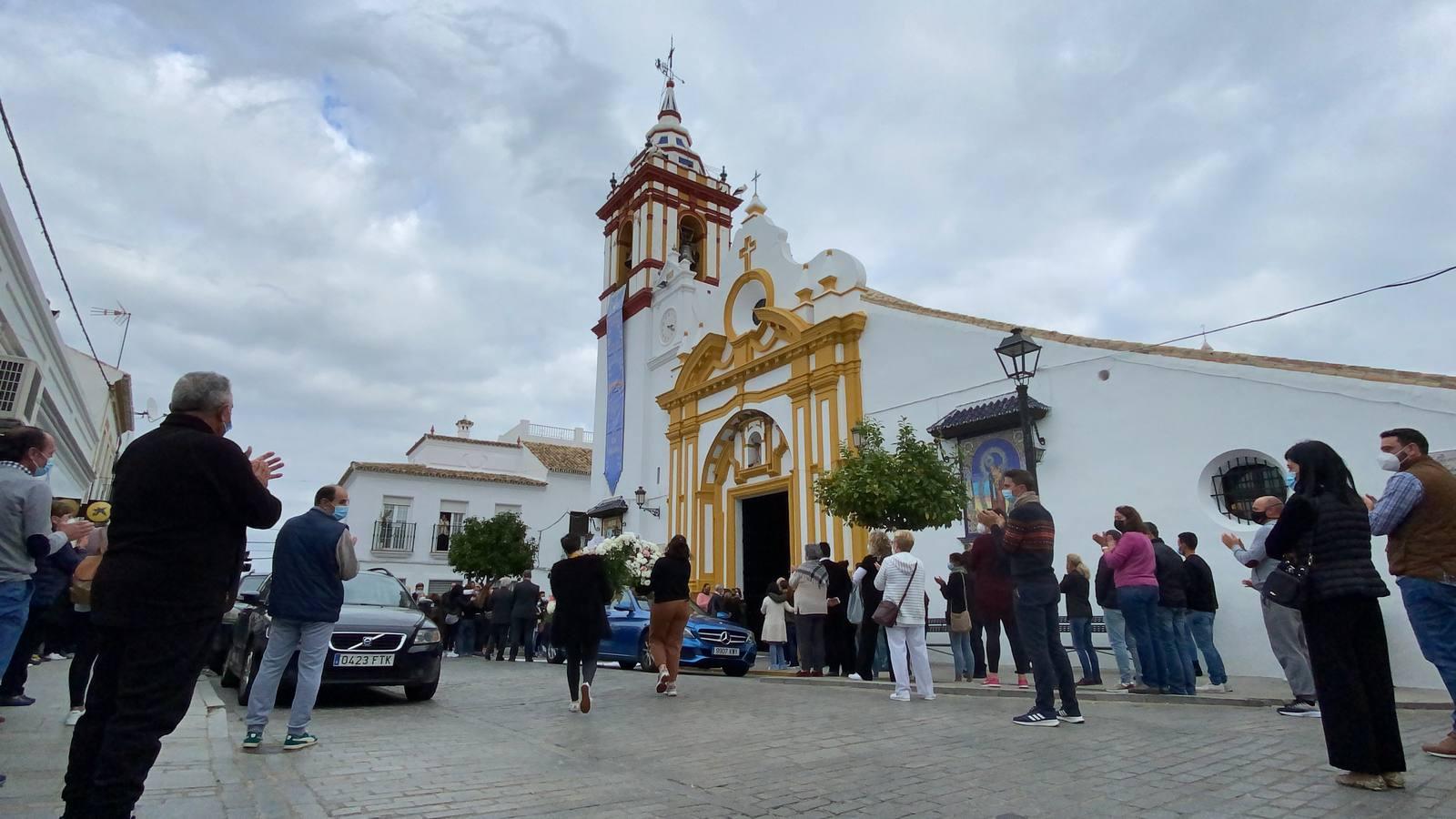 En imágenes, Castilblanco despide a Manuela, la bebé atropellada por un conductor que dio positivo en drogas