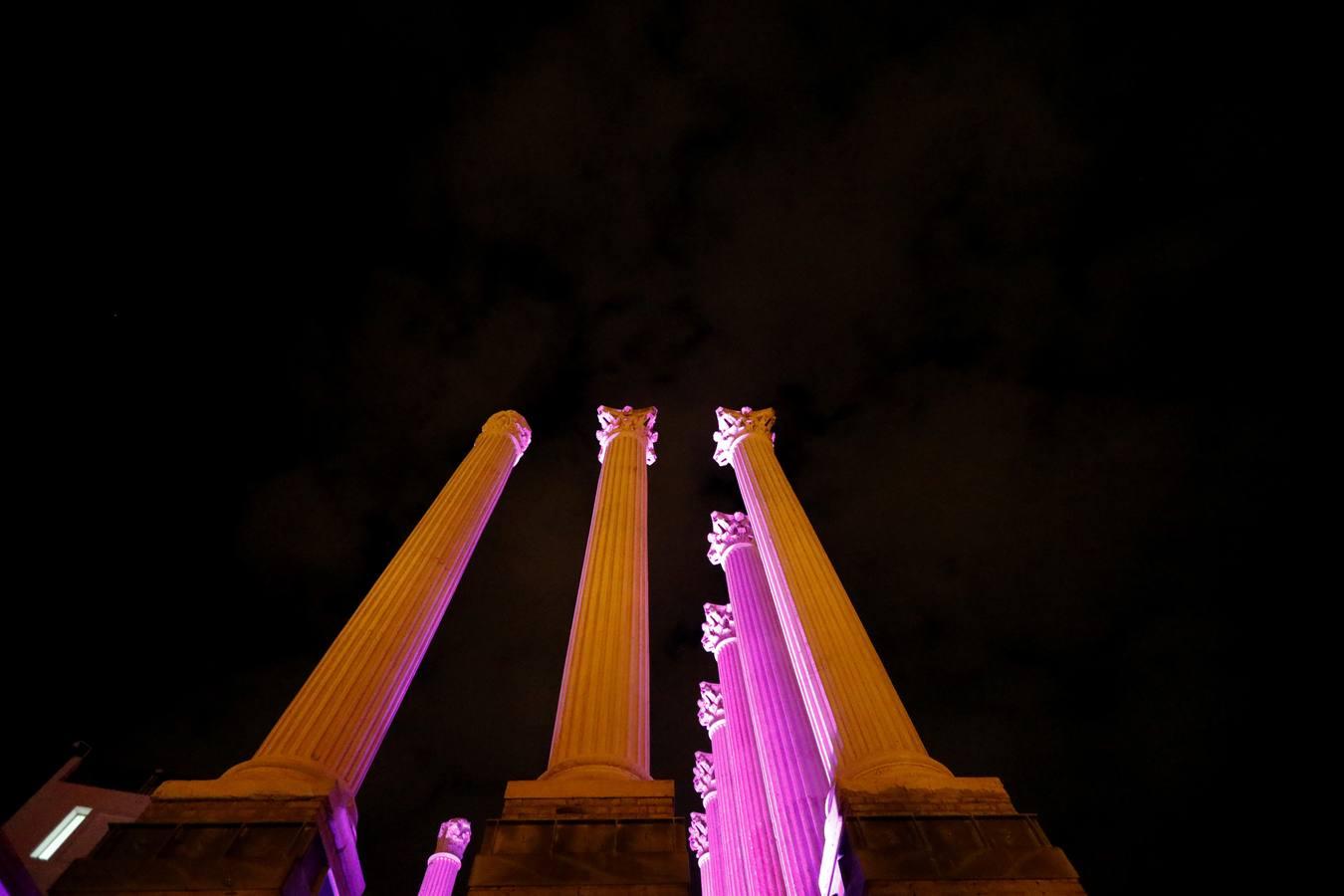 El Templo Romano de Córdoba se enciende contra la violencia machista