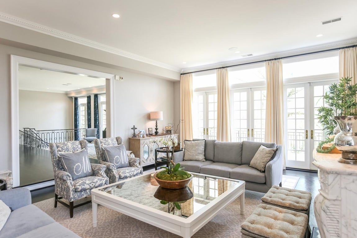 La mansión que conquistó a Joe Biden. Con sus 1.114 metros cuadrados no creemos que tenga muchos problemas de espacio. Además, la parcela en la que está construida es bastante amplia, con nada más y nada menos que 4.000 metros cuadrados.