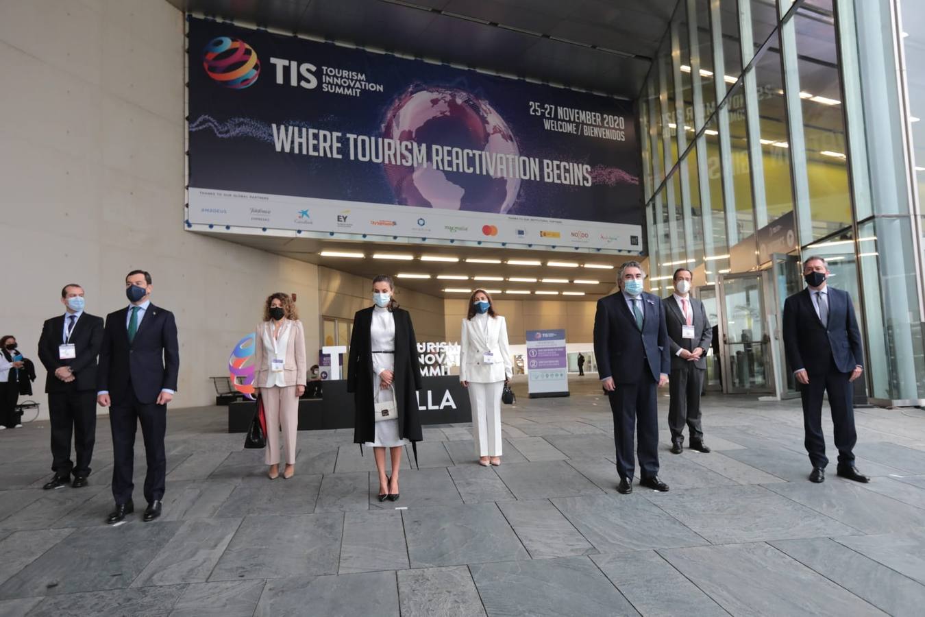 La llegada de la Reina Letizia a la inauguración del congreso de turismo en Sevilla