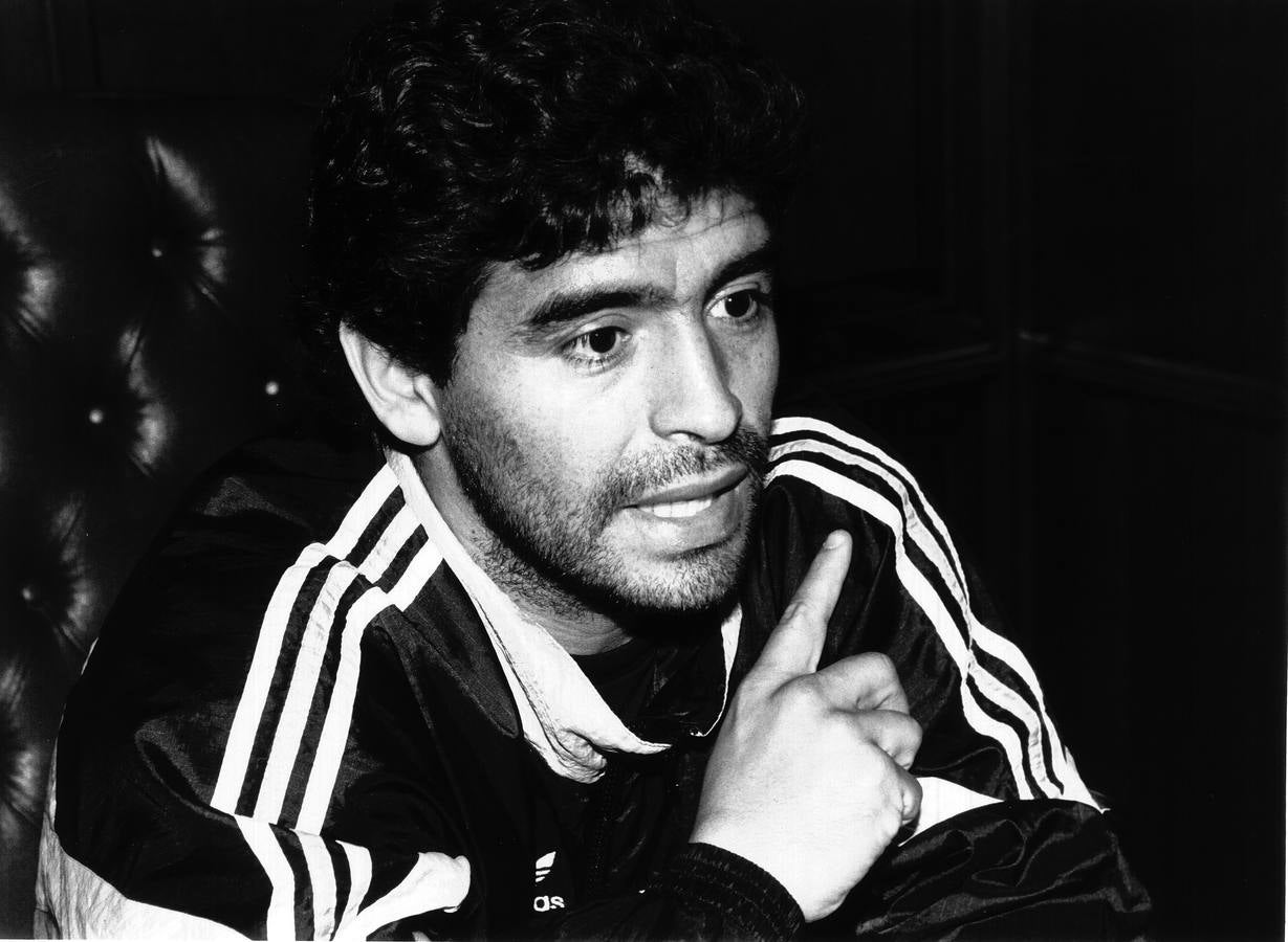 Paso de Maradona por el Sevilla F.C., en imágenes (y II)